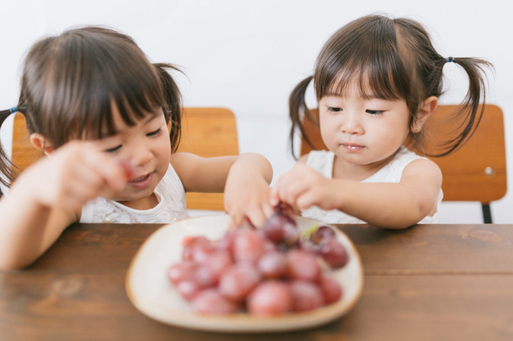 Twins with grapes